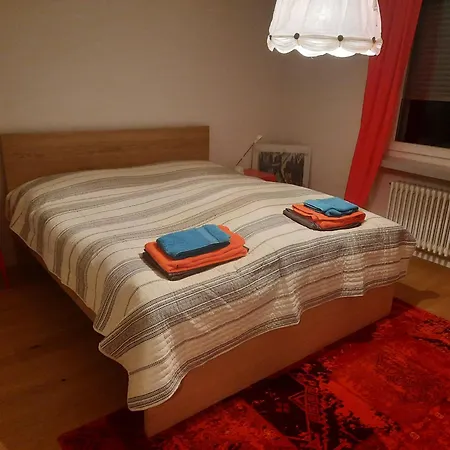 Zentral Gelegene Sonnige Und Ruhige